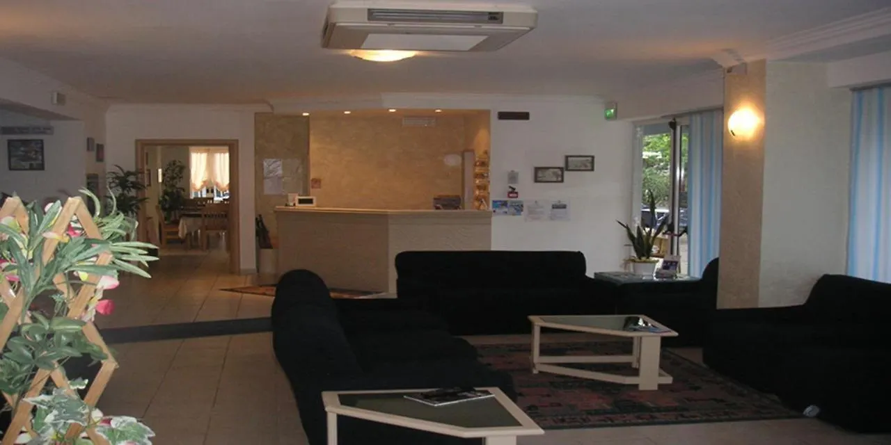 **  Hotel Canasta Riccione Italia