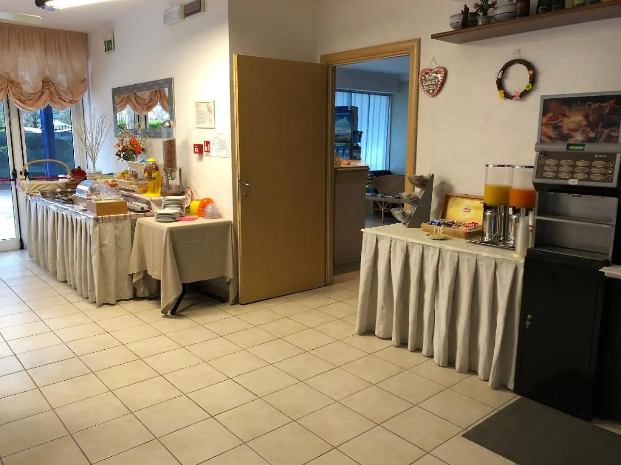 Hotel Canasta Riccione 2*,