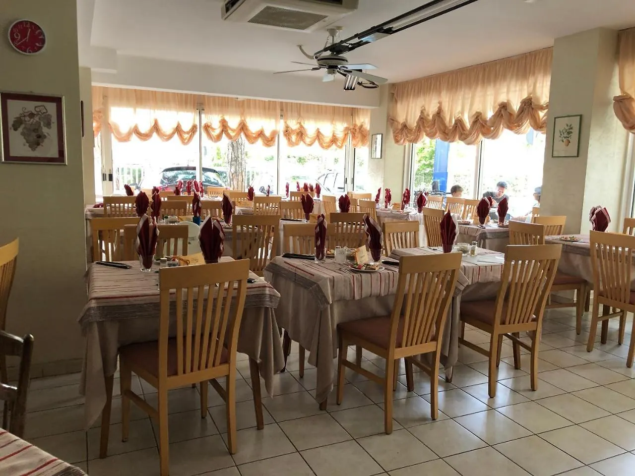 **  Hotel Canasta Riccione Italia